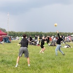 "Wracaj do domu!". Tysiące młodych ludzi na spotkaniu "Lednica 2000".