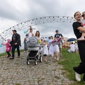 "Wracaj do domu!". Tysiące młodych ludzi na spotkaniu "Lednica 2000".