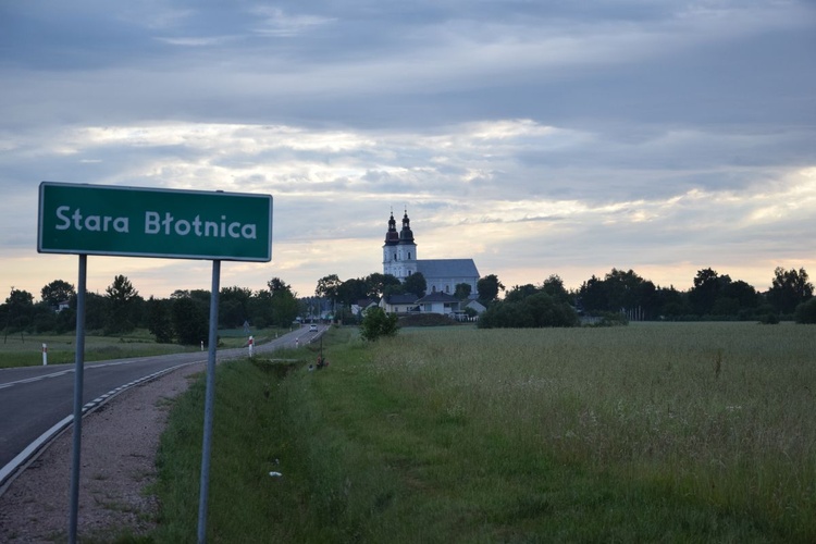 Nocna pielgrzymka kobiet z Radomia do Starej Błotnicy