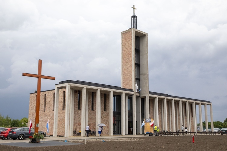 Kaplica w parafii bł. Stefana Wyszyńskiego w Szeligach