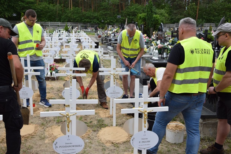 Na cmentarzu na Firleju odnowiono mogiły nienarodzonych dzieci