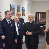 M. McCusker drugi od lewej strony.