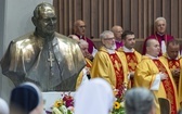 Popiersia św. Jana Pawła II i bł. Stefana Wyszyńskiego