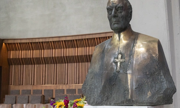 Wieńczą koronę polskich świętych