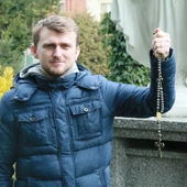 Tomasz Gawidziel zachęca mężczyzn, by nie bali się męskich wspólnot.