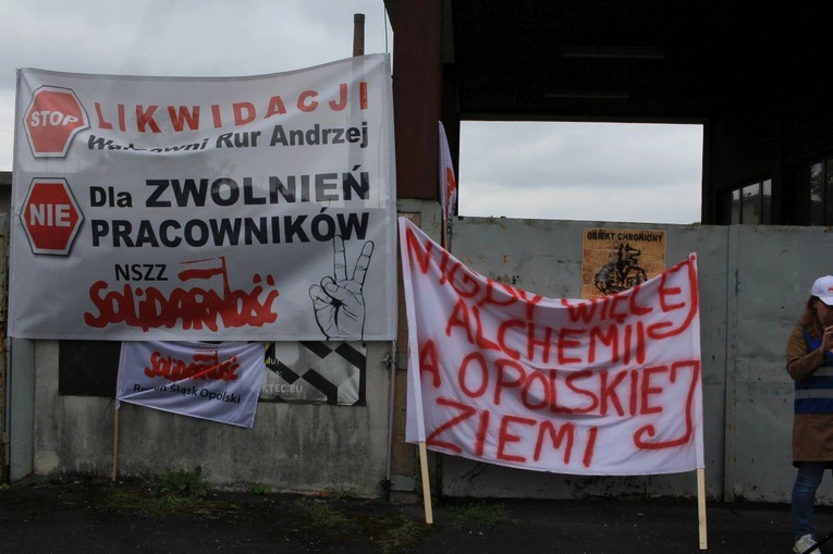Protest przeciwko likwidacji Walcowni Rur Andrzej w Zawadzkiem
