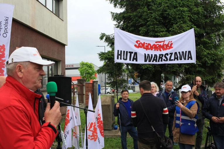 Protest przeciwko likwidacji Walcowni Rur Andrzej w Zawadzkiem