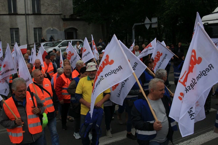 Protest przeciwko likwidacji Walcowni Rur Andrzej w Zawadzkiem