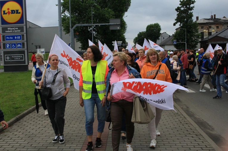 Protest przeciwko likwidacji Walcowni Rur Andrzej w Zawadzkiem