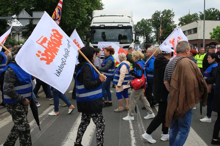 Protest przeciwko likwidacji Walcowni Rur Andrzej w Zawadzkiem