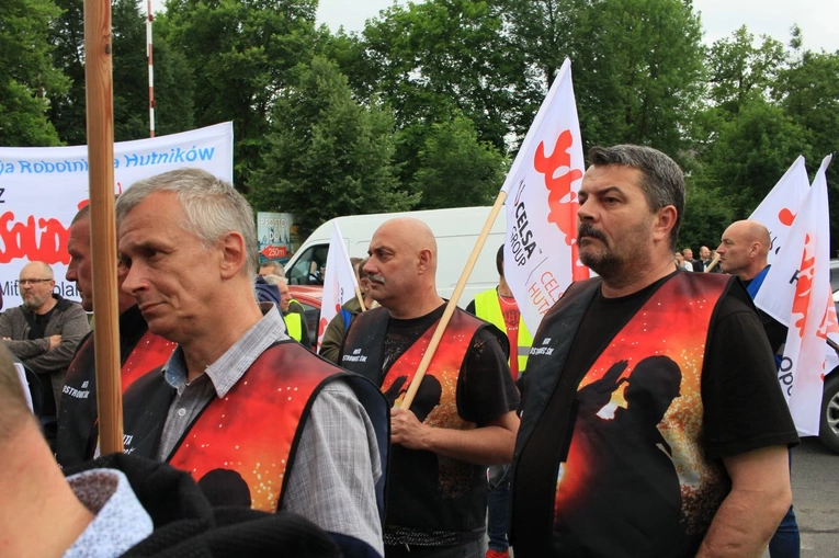 Protest przeciwko likwidacji Walcowni Rur Andrzej w Zawadzkiem