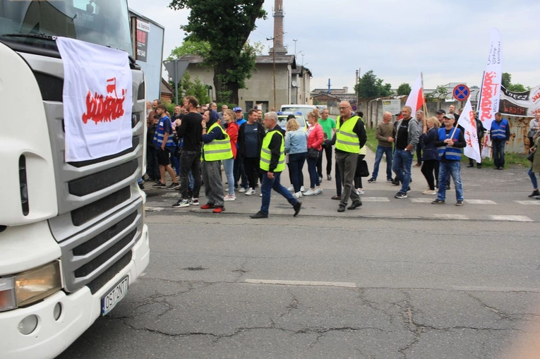 Protest przeciwko likwidacji Walcowni Rur Andrzej w Zawadzkiem