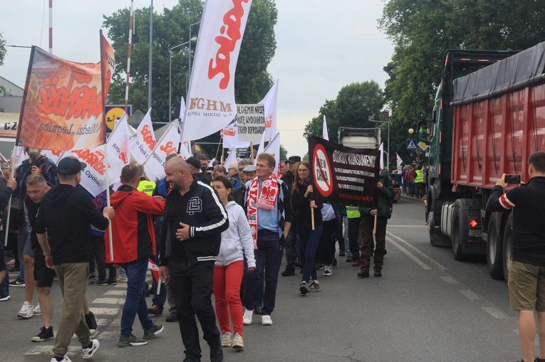 Protest przeciwko likwidacji Walcowni Rur Andrzej w Zawadzkiem