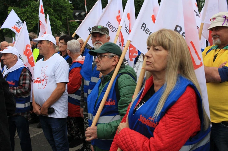 Protest przeciwko likwidacji Walcowni Rur Andrzej w Zawadzkiem