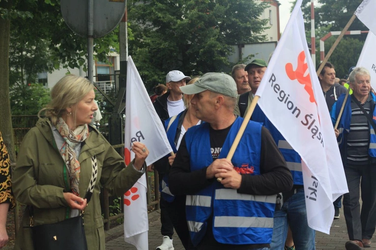 Protest przeciwko likwidacji Walcowni Rur Andrzej w Zawadzkiem
