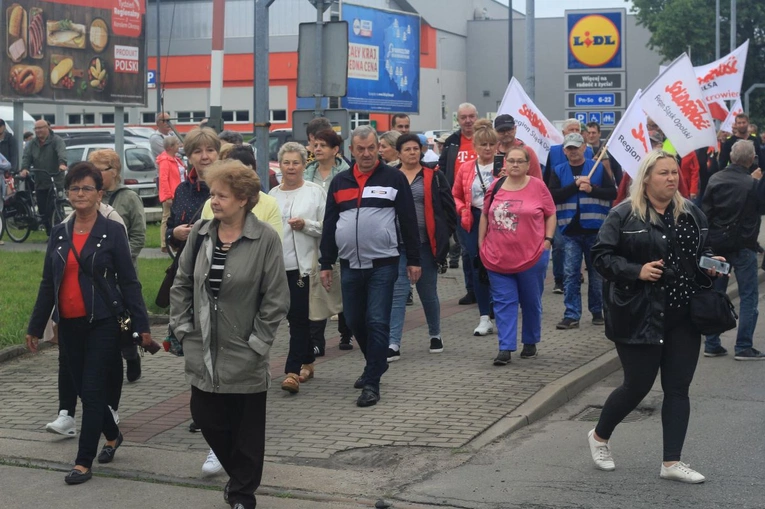 Protest przeciwko likwidacji Walcowni Rur Andrzej w Zawadzkiem