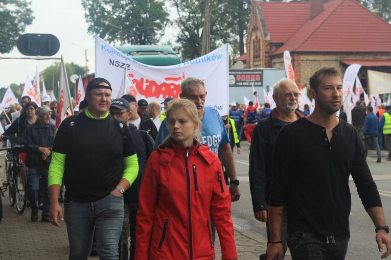Protest przeciwko likwidacji Walcowni Rur Andrzej w Zawadzkiem