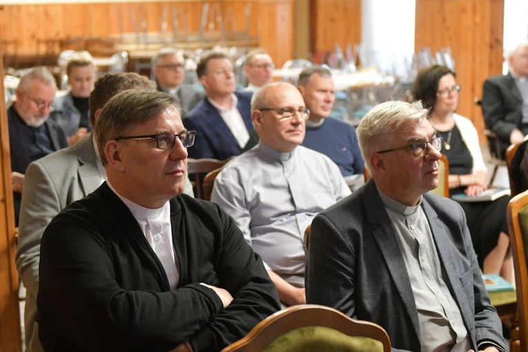 Konserwatorzy z całej Polski w Rokitnie