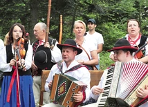 Zagrają i zaśpiewają muzycy z Adamem Maślanką na czele.