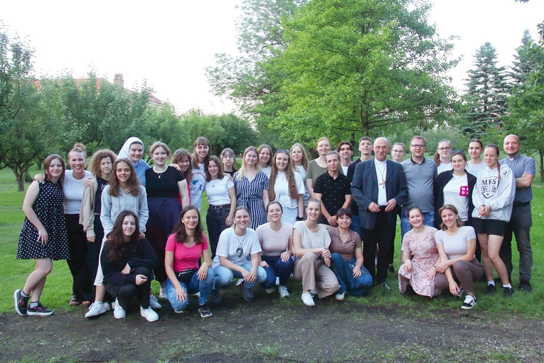 Katowicka grupa z abp. Wojciechem Polakiem.