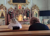 Przez cały czas w kaplicy czekał Jezus. 