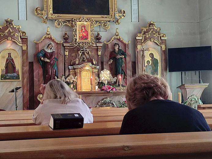 Przez cały czas w kaplicy czekał Jezus. 