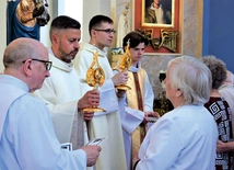 Uroczystości jubileuszowe zakończyły się odmówieniem specjalnej modlitwy w intencji seniorów, a także błogosławieństwem relikwiami św. Jana Pawła II.