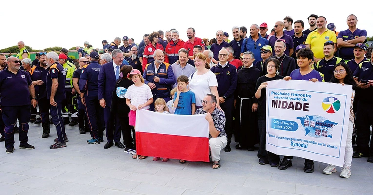 Podczas spotkania z biskupem Ostii i służbami przygotowującymi wydarzenie. 