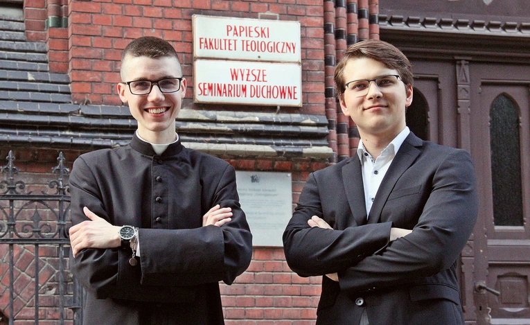 Szymon i Jan zgodnie twierdzą, że przeżywają wielką duchową przygodę.