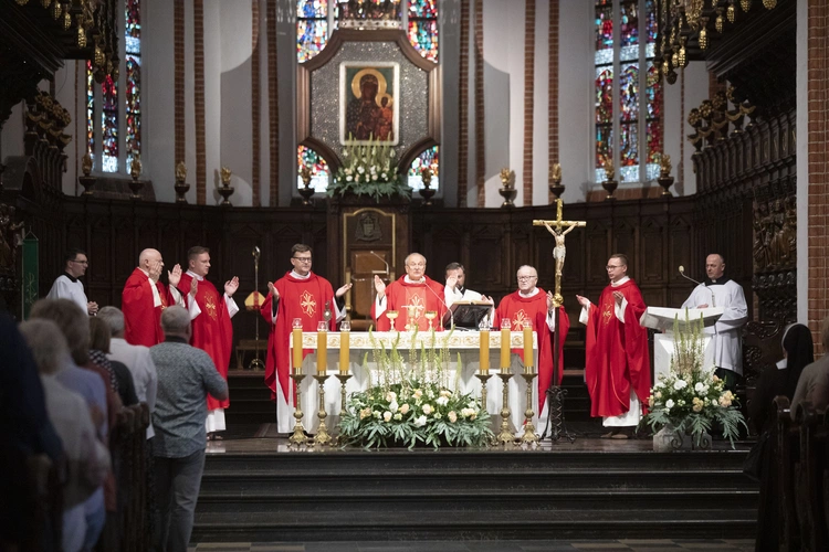 Msza św. inaugurująca wystawę o bł. Jerzym Popiełuszko