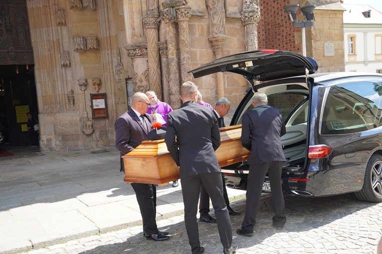 Msza św. pogrzebowa w intencji śp. ks. prałata Stanisława Paszkowskiego