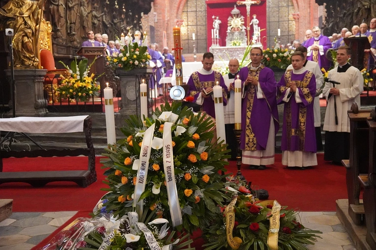 Msza św. pogrzebowa w intencji śp. ks. prałata Stanisława Paszkowskiego
