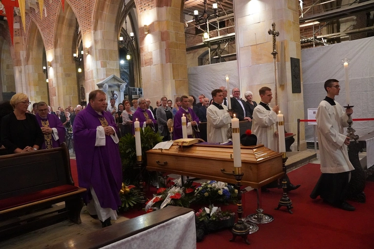 Msza św. pogrzebowa w intencji śp. ks. prałata Stanisława Paszkowskiego