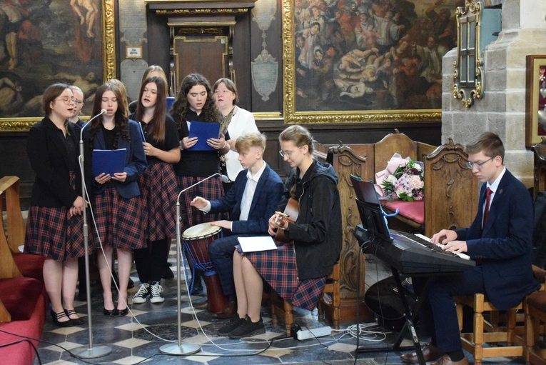 Społeczność Szkół Katolickich uczciła św. Królową Jadwigę