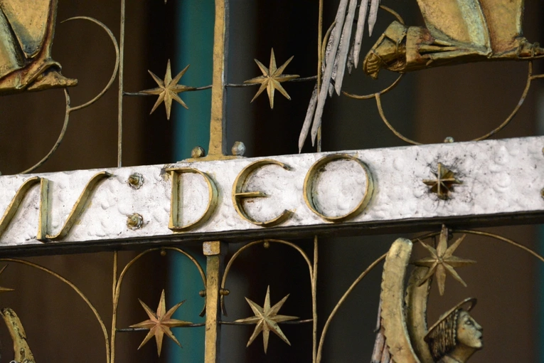 Złota krata w kościele Świętej Rodziny w Branicach