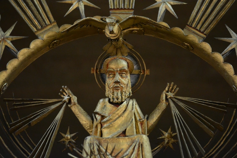 Złota krata w kościele Świętej Rodziny w Branicach