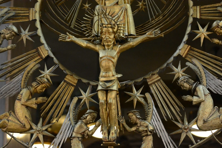 Złota krata w kościele Świętej Rodziny w Branicach