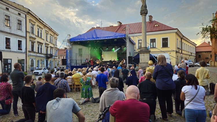 Koncert na Placu Katedralnym