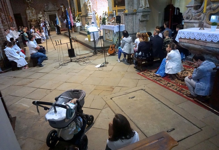 Pielgrzymka rodzin do sanktuarium Matki Bożej Pokornej