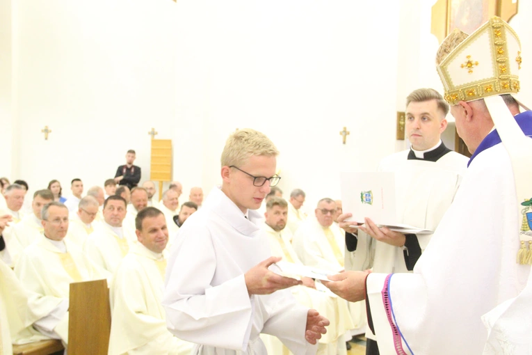 Tarnów. Błogosławieństwo nadzwyczajnych szafarzy Komunii św. 2024