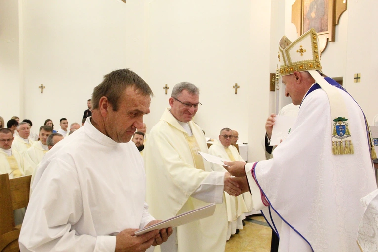 Tarnów. Błogosławieństwo nadzwyczajnych szafarzy Komunii św. 2024