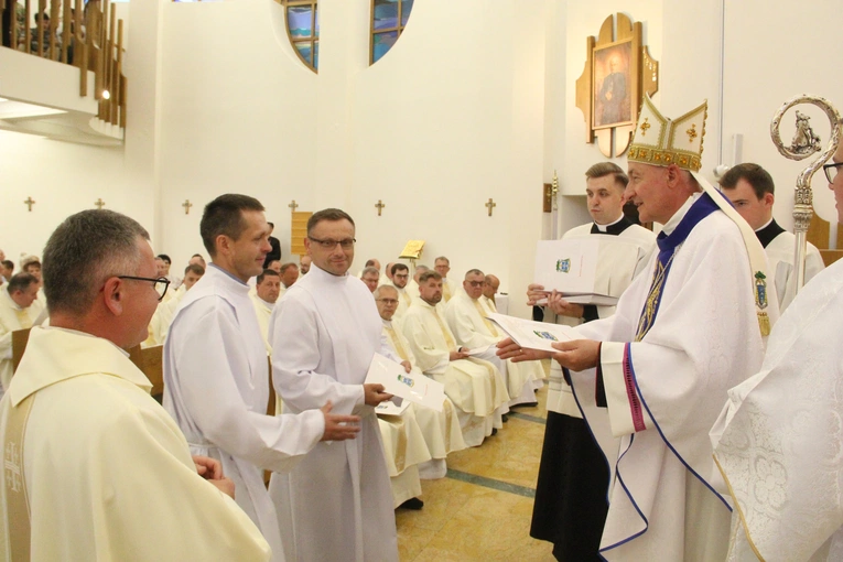 Tarnów. Błogosławieństwo nadzwyczajnych szafarzy Komunii św. 2024