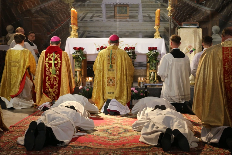Płock. Święcenia kapłańskie