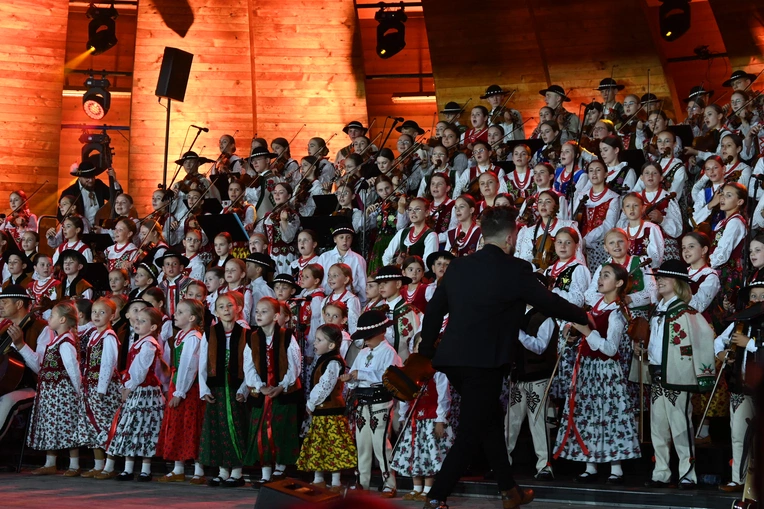 Mała Armia Janosika w rabczańskim amfiteatrze