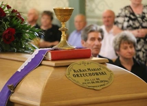 Szczutowo. Pogrzeb ks. kan. Mariana Orzechowskiego (1958-2024)