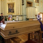 Szczutowo. Pogrzeb ks. kan. Mariana Orzechowskiego (1958-2024)