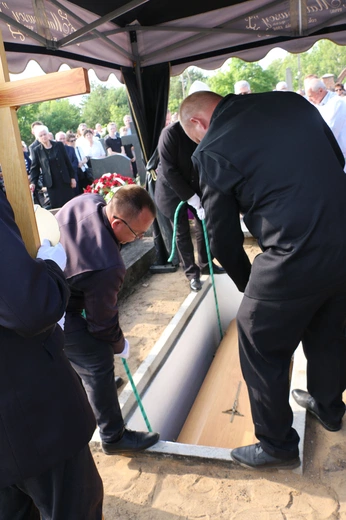 Szczutowo. Pogrzeb ks. kan. Mariana Orzechowskiego (1958-2024)