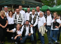 Miętustwo. Setki motocyklistów zaparkowały przy kościele 