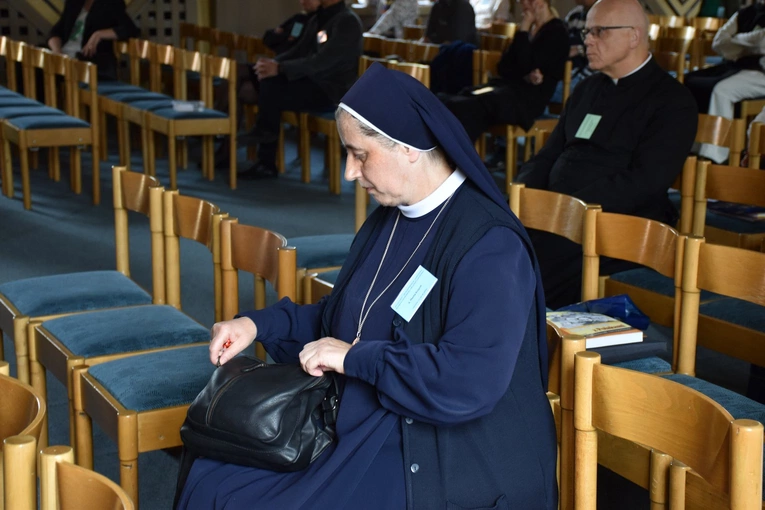 Rozpoczęcie konferencji "Zagrożenia rozwoju osobowości młodego człowieka na początku XXI w."