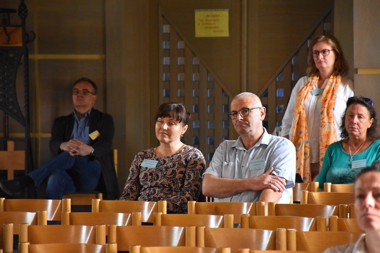 Rozpoczęcie konferencji "Zagrożenia rozwoju osobowości młodego człowieka na początku XXI w."